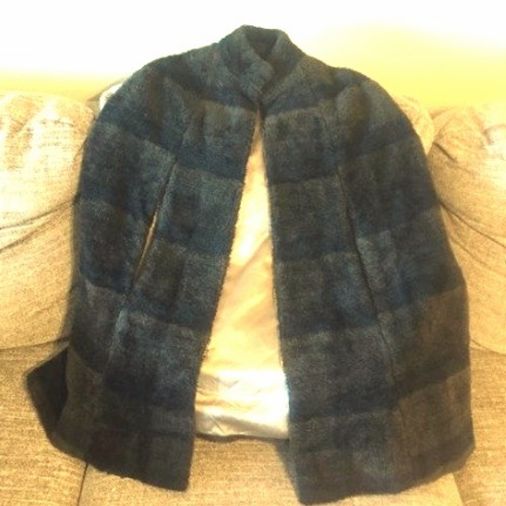 Very Chic Vintage Faux-Fur Cape w/ Satin Lining